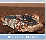 Esta imagen panorámica transmitida por el Spirit da una idea del viaje del robot desde el punto de llegada hasta su destino final en las colinas del Este (a unos tres kilómetros). Imágenes como ésta, una vez combinadas con otros datos y transformadas en realidad virtual por Viz y los gráficos NVIDIA, permiten a los científicos planificar mejor el desplazamiento del robot. Imagen cedida por la NASA/JPL/Cornell.